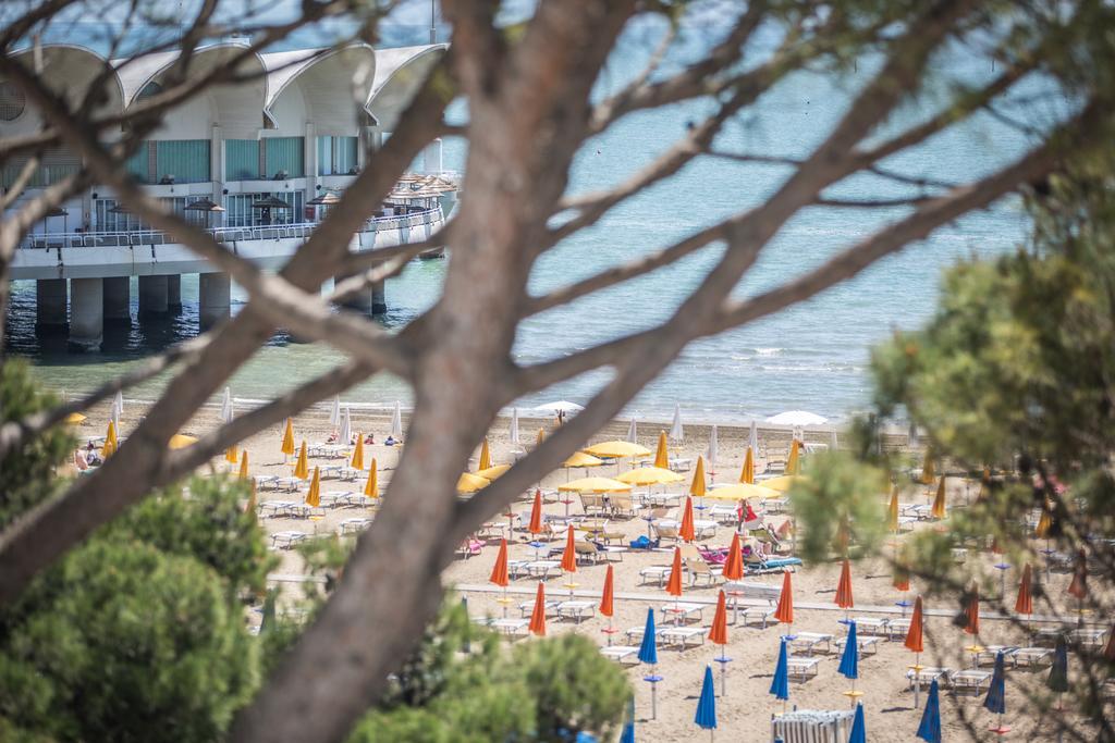 Hotel Luna Lignano Sabbiadoro Ngoại thất bức ảnh