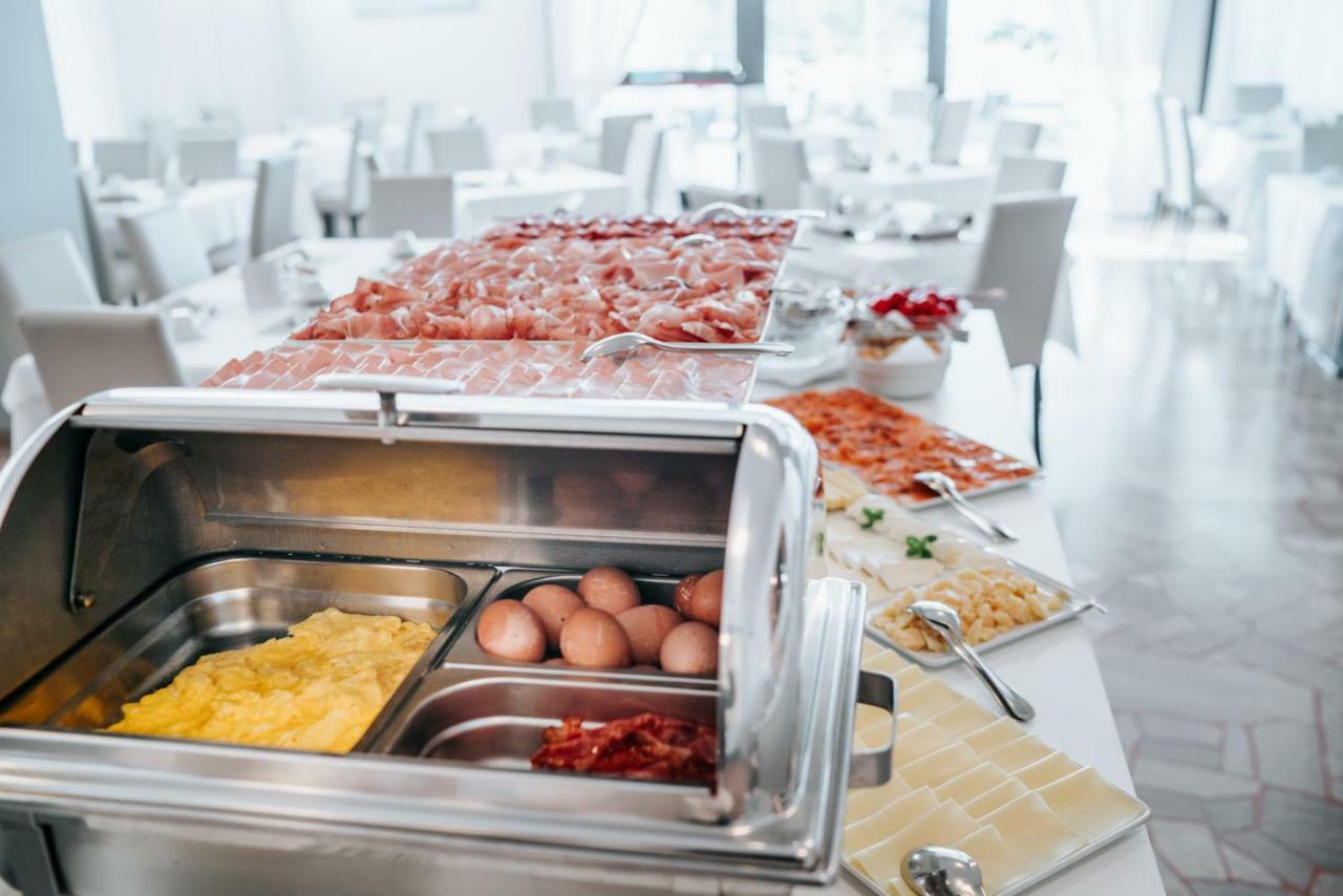 Hotel Luna Lignano Sabbiadoro Ngoại thất bức ảnh