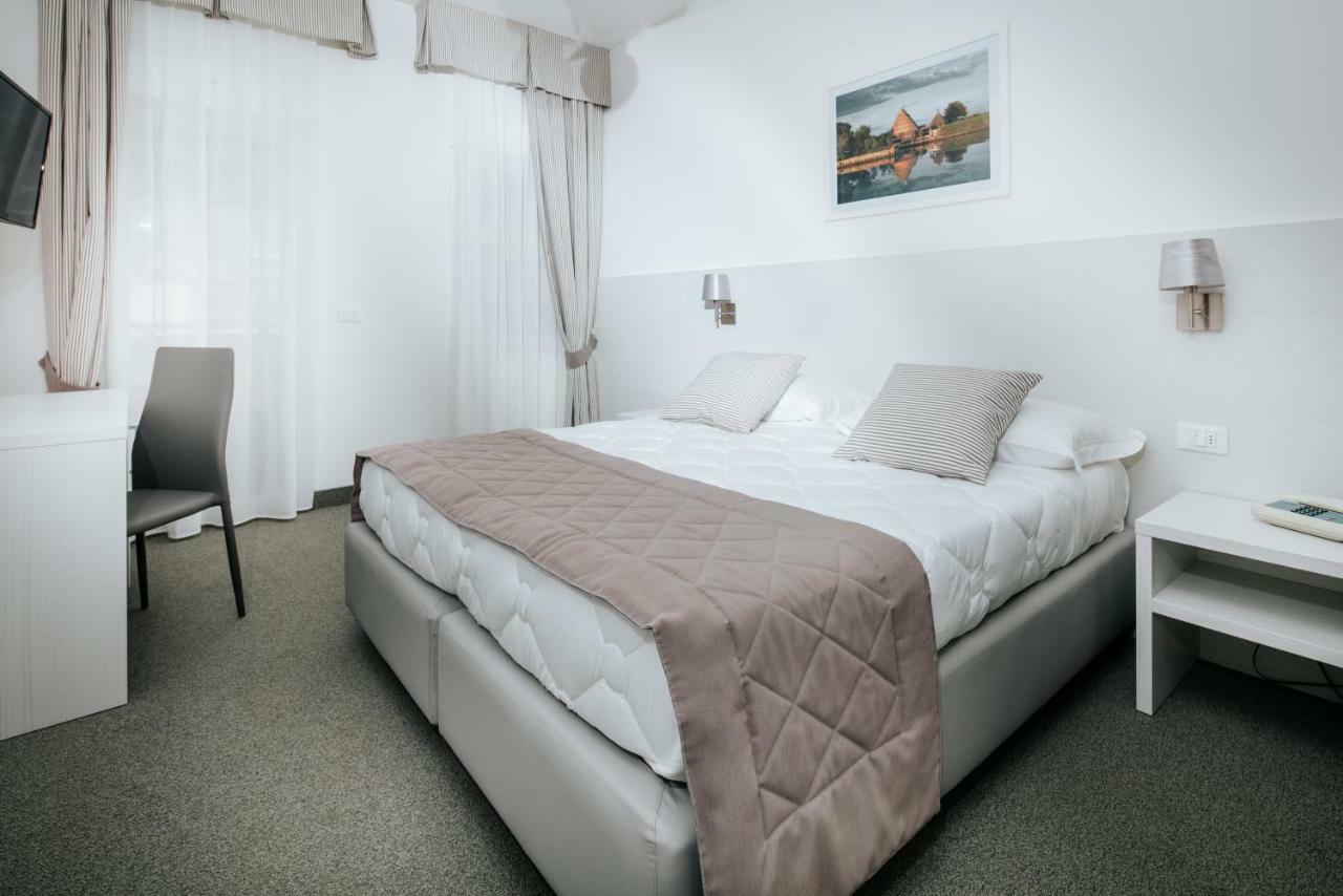 Hotel Luna Lignano Sabbiadoro Ngoại thất bức ảnh