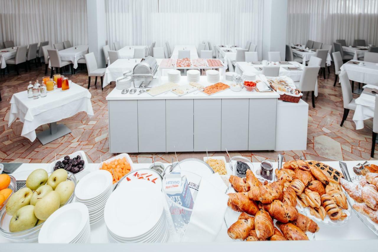 Hotel Luna Lignano Sabbiadoro Ngoại thất bức ảnh